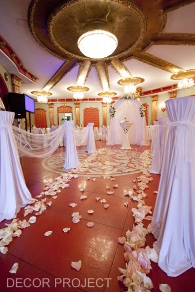 Воздушная белоснежная свадьба в ресторане Наполеон. Бюджет 73 000 р.