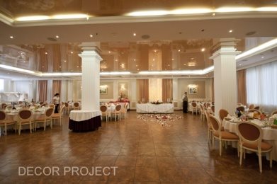 Свадьба в бело — красных тонах в гостинице Бородино. Бюджет 26 000 р.